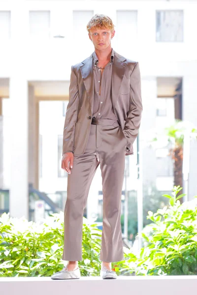 Look 11